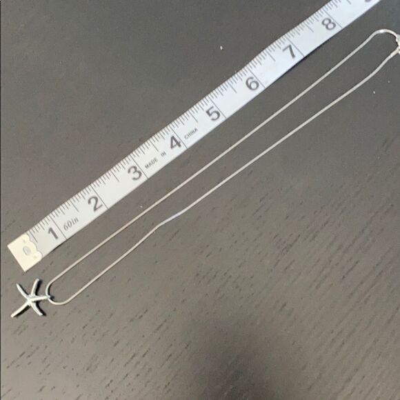 NIB Starfish silver tone necklace with pendant - Picture 4 of 5